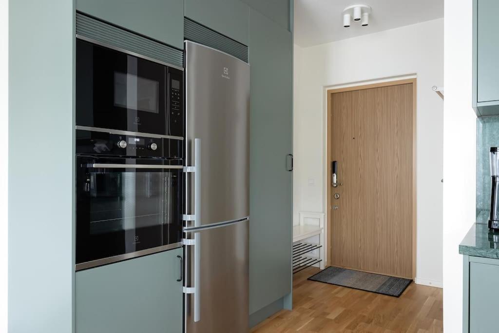 Modern Elegance I Hagastaden Apartment สต็อกโฮล์ม ภายนอก รูปภาพ