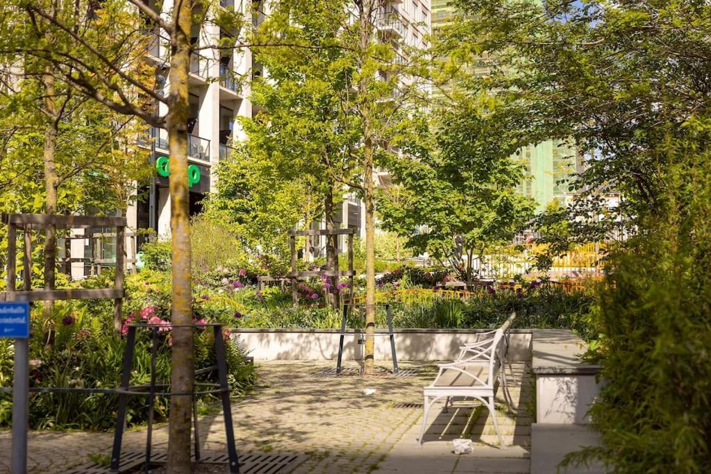 Modern Elegance I Hagastaden Apartment สต็อกโฮล์ม ภายนอก รูปภาพ
